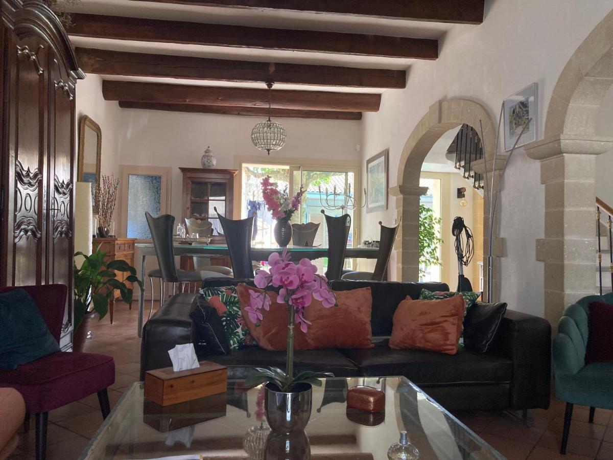 Villa Entre Vigne Et Camargue à Générac Extérieur photo